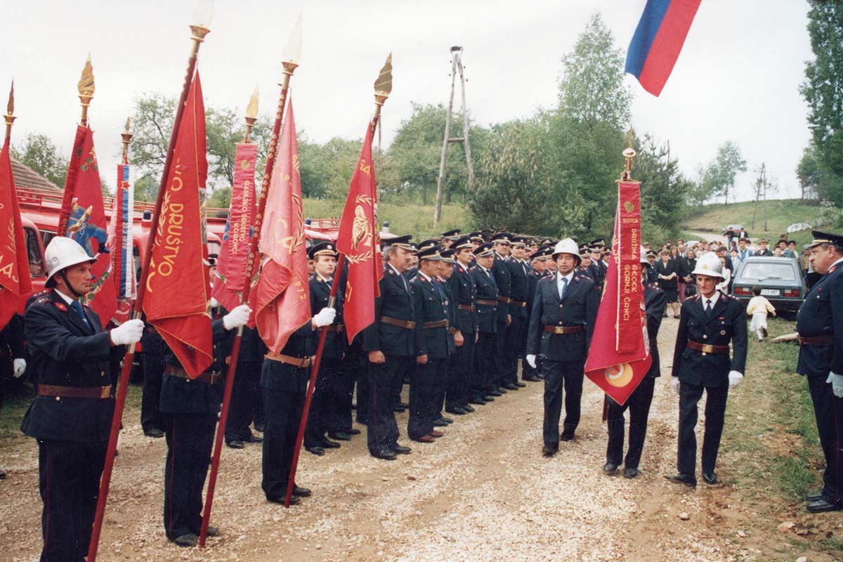 Proslava ob razvitju svojega praporja